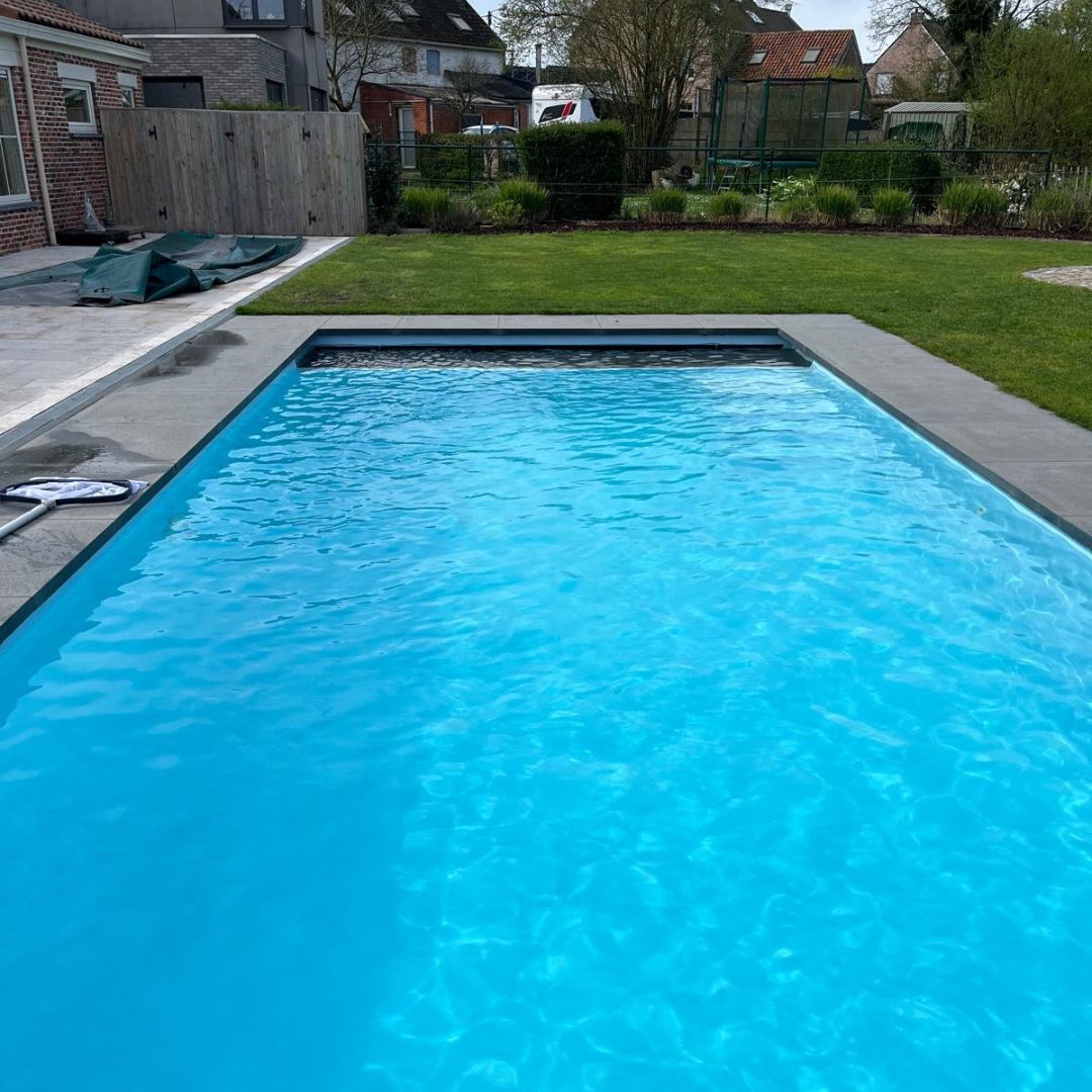 Piscine eau cristalline après entretien Azur Piscine