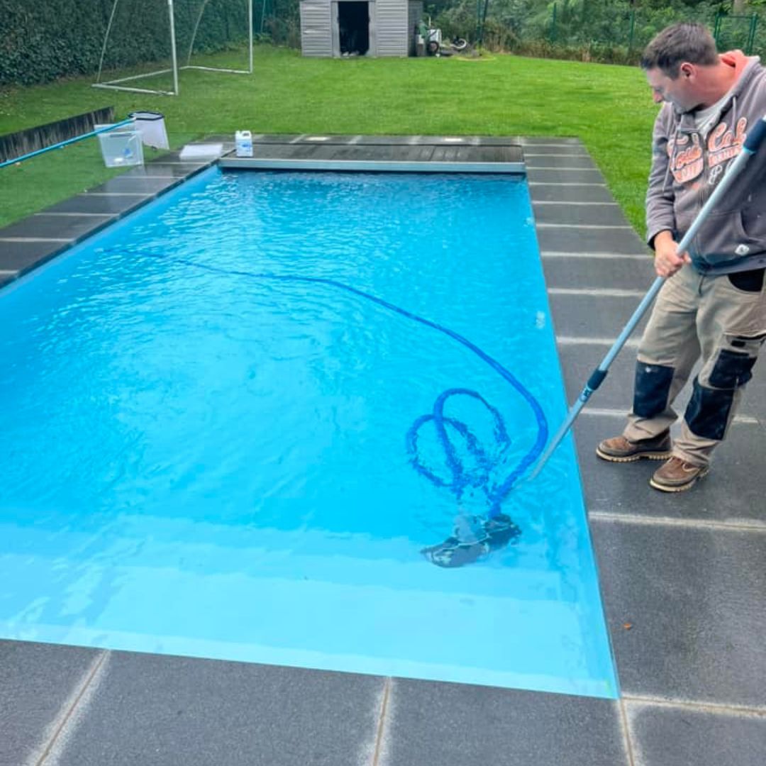 Cosmin entretien piscine à l'aspirateur, Namur